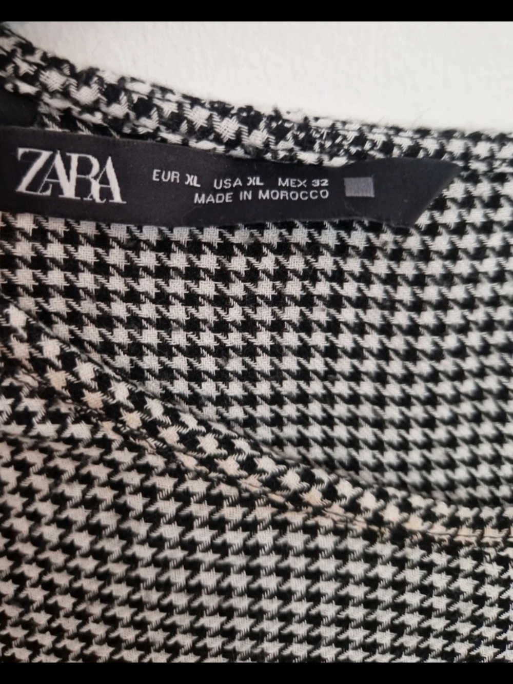 Zara Black and White Micro-Check Long Sleeve Midi Dress - Picture 4 of 4